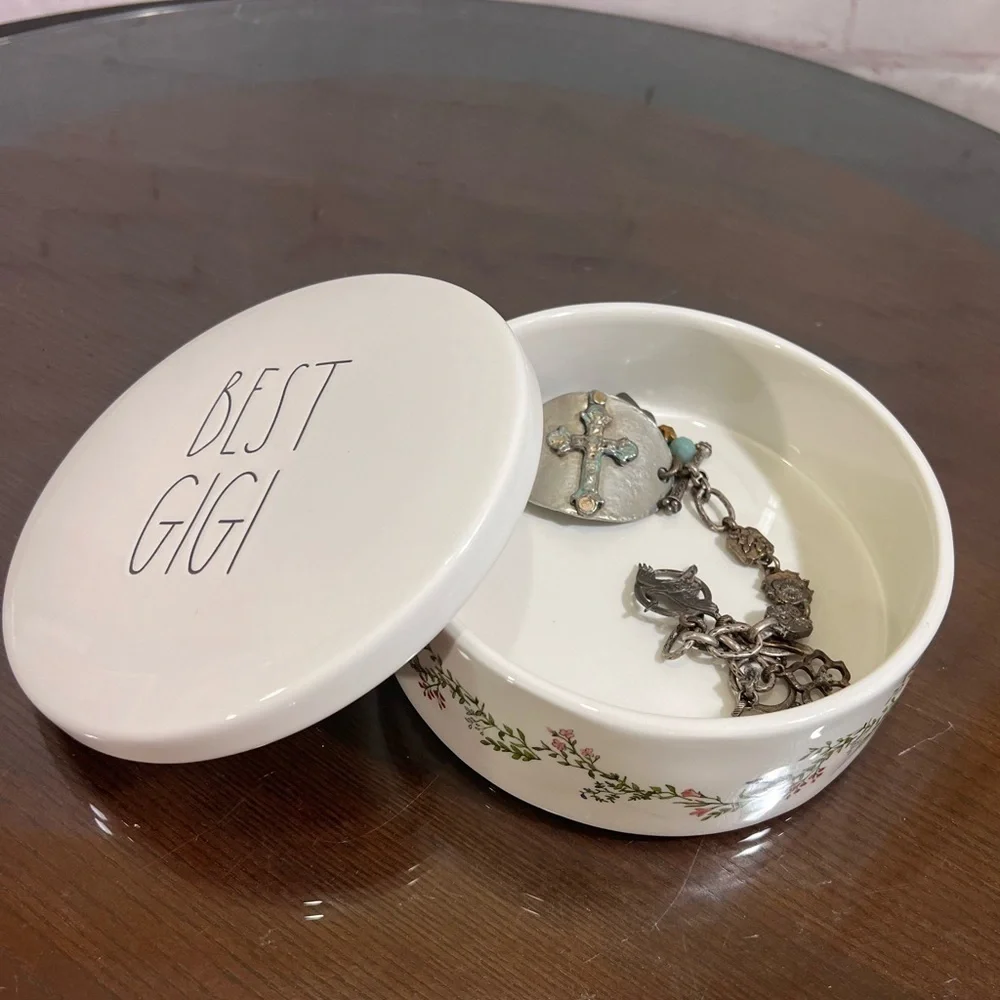 RAE DUNN COLLECTIBLE CERAMICS Trinket Tray “Best Gigi” embossed! Great gift NWOT